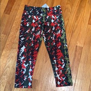 NWT Onzie Capri leggings